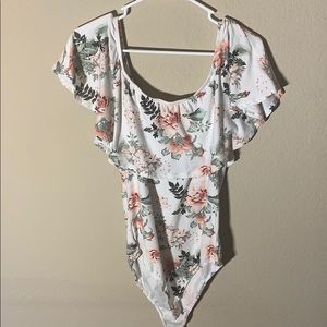 BUNDLE! Bodysuits and crop top